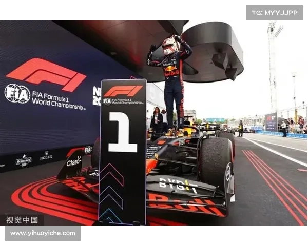 维斯塔潘提前三站锁定F1总冠军再创历史新篇章 维斯塔潘提前三站锁定F1总冠军再创历史新篇章